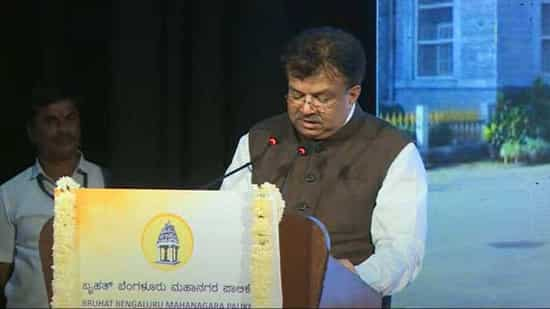 The Bruhat Bengaluru Mahanagara Palike's (BBMP) special commissioner for finance, Jayaram Raipur presenting the BBMP budget speech on Thursday.