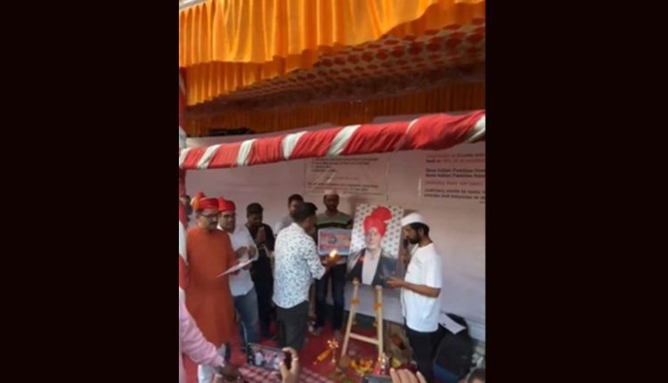 Elon Musk Puja in Pune: Members of 'Save Indian Family' Worship Tesla CEO, Say 'Twitter Only Place Where We Can Express Ourselves Freely' (Watch Video)