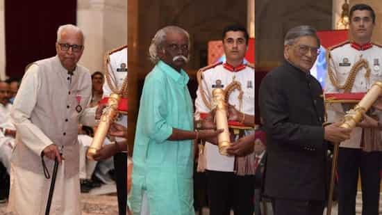 S Subbaraman, Nadoja P Munivenkatappa and SM Krishna receive Padma awards from president Droupadi Murmu.