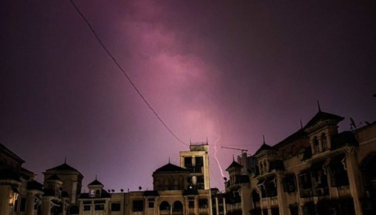 Mumbai Rains: Strong Winds, Light Showers Hit Maximum City Again Today, Residents Share Pictures and Videos on Twitter With #MumbaiRains