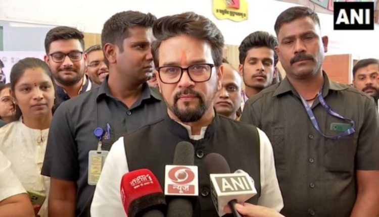 'RAHUL' Stands for Regretful, Awful, Hateful, Ungrateful, Liar, Says Anurag Thakur; Offers Parliament Rule Book to Rahul Gandhi