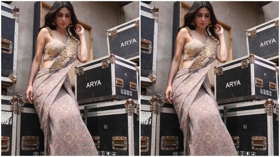 Assisted by makeup artist Mukesh Patil, Mouni decked up in smokey eyeshadow, black eyeliner, black kohl, mascara-laden eyelashes, drawn eyebrows, contoured cheeks and a shade of nude lipstick. (Instagram/@imouniroy)