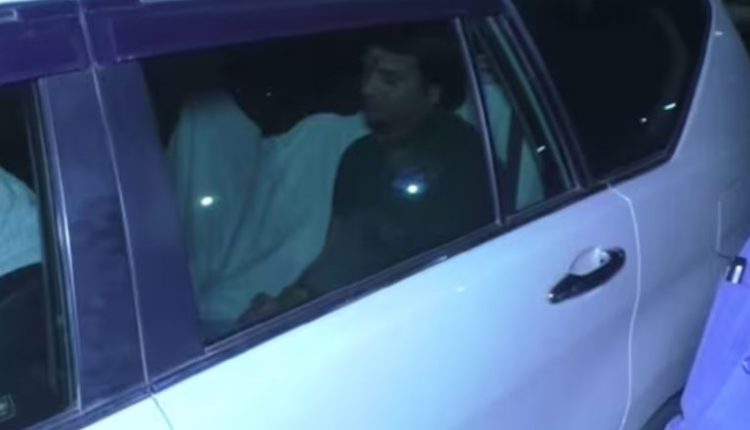 Bihar Minister Tej Pratap Yadav's Luggage Removed From Hotel Room in Varanasi in His Absence, Says Aide (Watch Video)