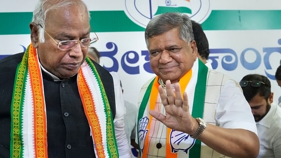 Bengaluru: Former Karnataka CM Jagadish Shettar with Congress President Mallikarjun Kharge during a press conference after joining the Congress Party, at KPCC office in Bengaluru, Monday, April 17, 2023.(PTI)