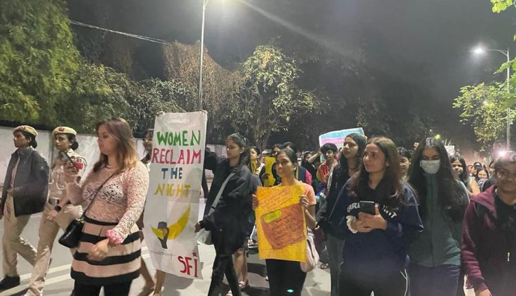 DU women students take out march to reclaim the streets at night