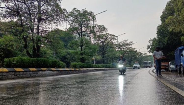 Hyderabad Rains: Thunderstorms and Lightning Hits Parts of City, Adjoining Districts in Telangana (Watch Video)