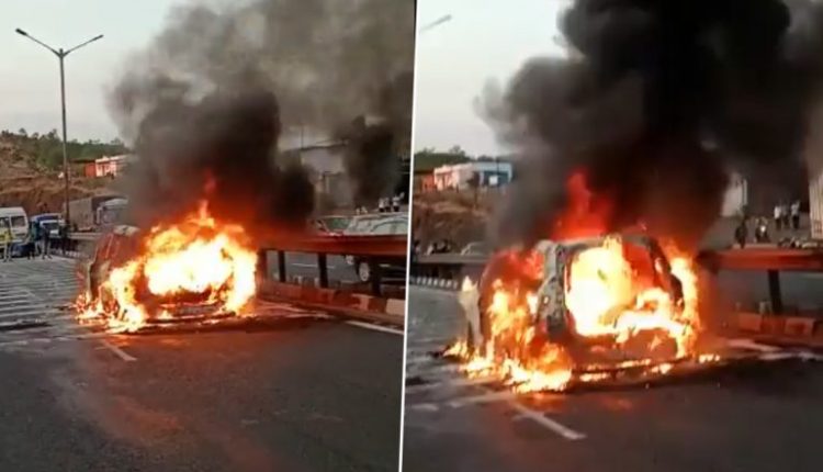 Maharashtra: Car Catches Fire on Pune-Bengaluru Highway Near Dari Bridge, No Injuries Reported (Watch Video)
