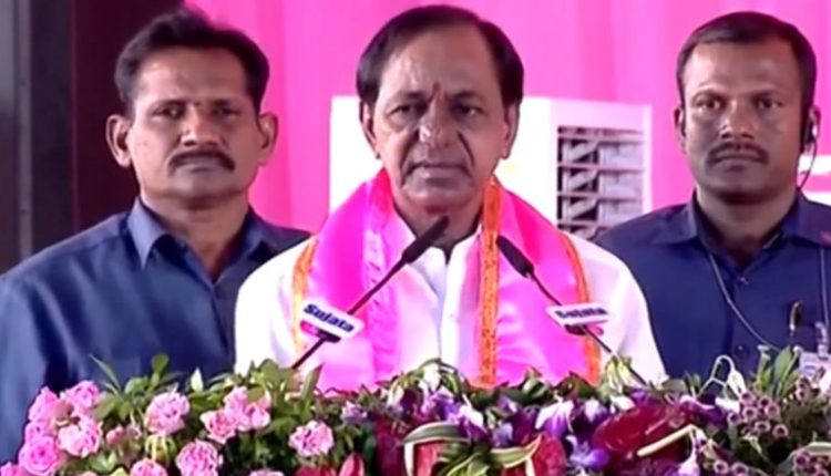 Telangana CM K Chandrashekhar Rao Takes Swipe at PM Narendra Modi and BJP Leaders, Says 'Farmers Are Committing Suicide but They're Bringing and Showing Us Cheetahs From Africa' (Watch Video)