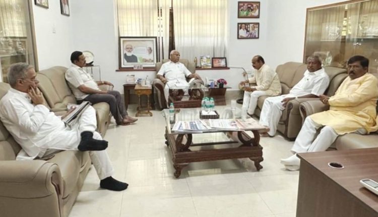 CM Bommai BJP leaders meet at Yediyurappa's residence | Bengaluru