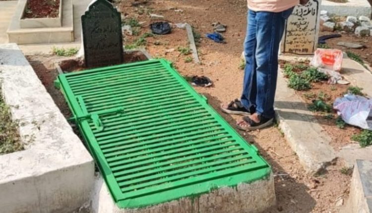 Fact Check: Viral Picture of Grave With Iron Grille On Social Media Is From Hyderabad, Not Pakistan