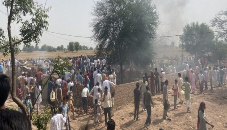 IAF Plane Crash in Rajasthan: Indian Air Force MiG-21 Fighter Aircraft Crashes in Hamumangarh, Pilot Safe; Rescue Operation Underway (Watch Video)