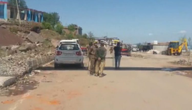Jammu and Kashmir: Two Soldiers Killed, Four Injured in Encounter Between Terrorists and Security Forces in Rajouri (Watch Video)