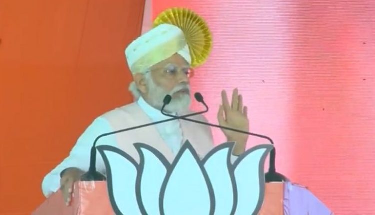 Karnataka Assembly Elections 2023: Congress Leaders Are Accountable to 'Shahi Family' in Delhi, JDS Is a Private Limited Company of a Family, Says PM Narendra Modi in Belagavi (Watch Video)