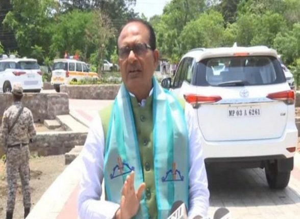 Madhya Pradesh 'Learn and Earn' Scheme: CM Shivraj Singh Chouhan's Government Approves New Scheme for Unemployed Youths in State, Youngsters To Be Paid To Learn Skills