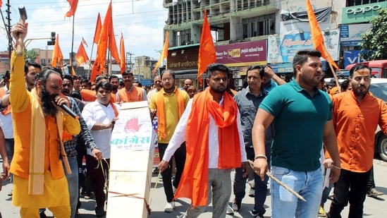 Bajrang Dal members stage a protest against Congress's manifesto for Karnataka Assembly elections on Thursday. (ANI Photo)(Princess Ilvita)