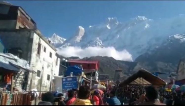 Avalanche in Kedarnath Viral Video: Watch Scary Moment When Avalanche Hit Mountains Behind Kedarnath Temple