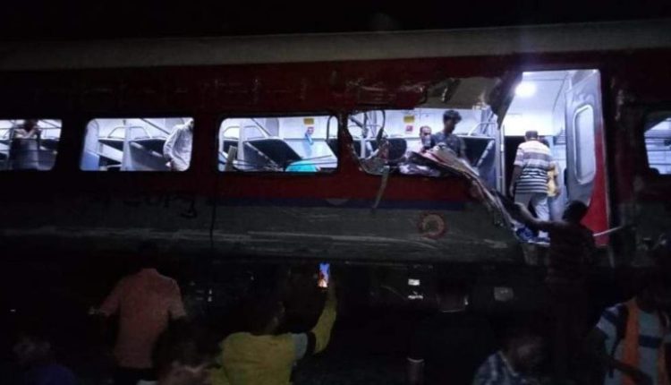 Coromandel Express Accident: Shalimar-Chennai Coromandel Express Overturns After Hitting Goods Train in Odisha’s Balasore, Fatalities Feared (See Photos and Video)