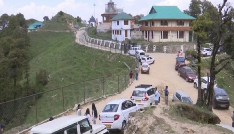 Hatu Peak Located Above 11,000 Feet Above Sea Level in Himachal Pradesh Turning Into Popular Destination Among Tourists for Its Lush Green Valleys