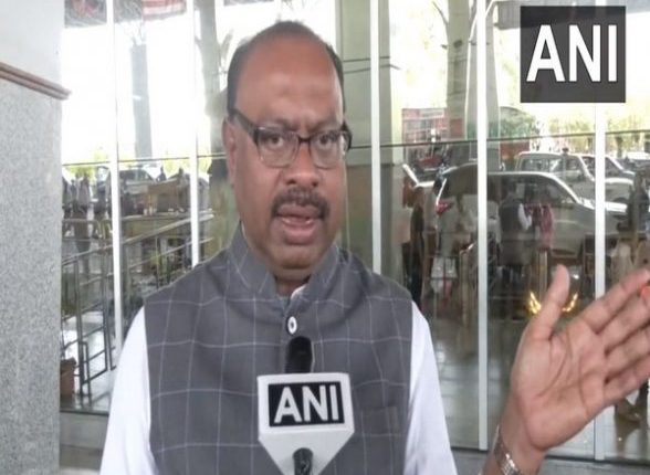 Savarkar Dropped From Karnataka Textbooks: Siddaramaiah-Led Govt Removed Chapters on Hindutva Ideologue on Rahul Gandhi’s Orders, Says Maharashtra BJP Chief Chandrashekhar Bawankule