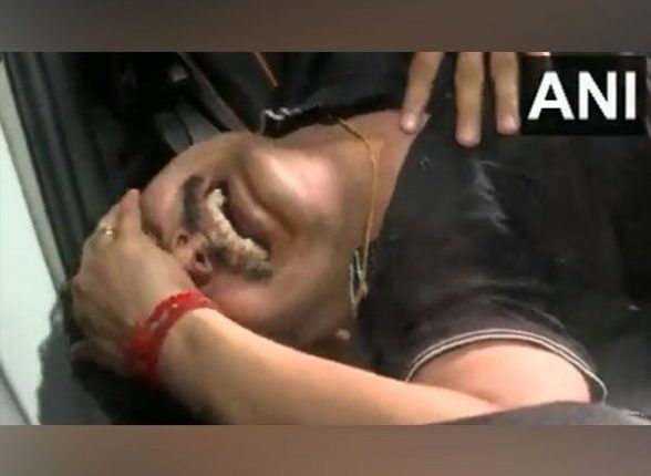 Senthil Balaji Breaks Down in ED Custody Video: Tamil Nadu Electricity Minister Bursts Into Tears After Being Arrested by Enforcement Directorate in Money Laundering Case, Hospitalised