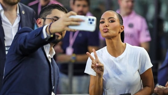 FORT LAUDERDALE, FLORIDA - JULY 21: (Right) Celebrity Kim Kardashian poses during the Leagues Cup 2023 match between Cruz Azul and Inter Miami CF at DRV PNK Stadium on July 21, 2023 in Fort Lauderdale, Florida. Megan Briggs/Getty Images/AFP (Photo by Megan Briggs / GETTY IMAGES NORTH AMERICA / Getty Images via AFP)(Getty Images via AFP)