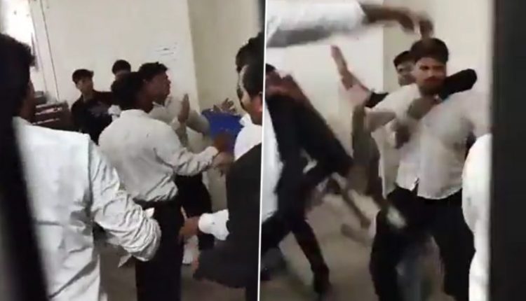 Ghaziabad Court Brawl Video: Fight Breaks Out Between Lawyers Inside Premises