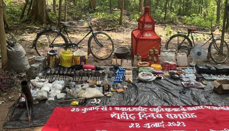 Battle rages between Maoists, police forces in Jharkhand