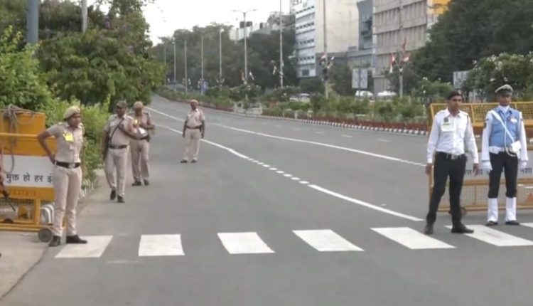 Independence Day 2023: Security Beefed Up Ahead of August 15 Celebrations in New Delhi (Watch Video)