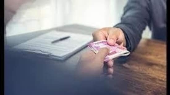 The Karnataka government has appointed a judge to investigate public works carried out by contractors during the previous BJP government. (HT FILE)