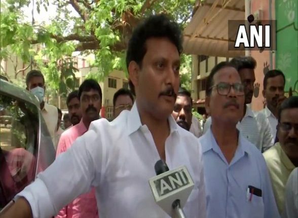 Tamil Nadu Education Minister Anbil Mahesh Admitted to Bengaluru Hospital Due to Abdominal Pain