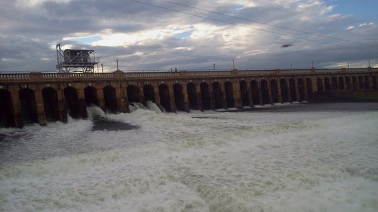Cauvery Water Regulation Committee issued an interim direction to the Karnataka government asking it to release 5,000 cusecs of water to Tamil Nadu.(HT_PRINT) Cauvery Water Regulation Committee issued an interim direction to the Karnataka government asking it to release 5,000 cusecs of water to Tamil Nadu.(HT_PRINT)