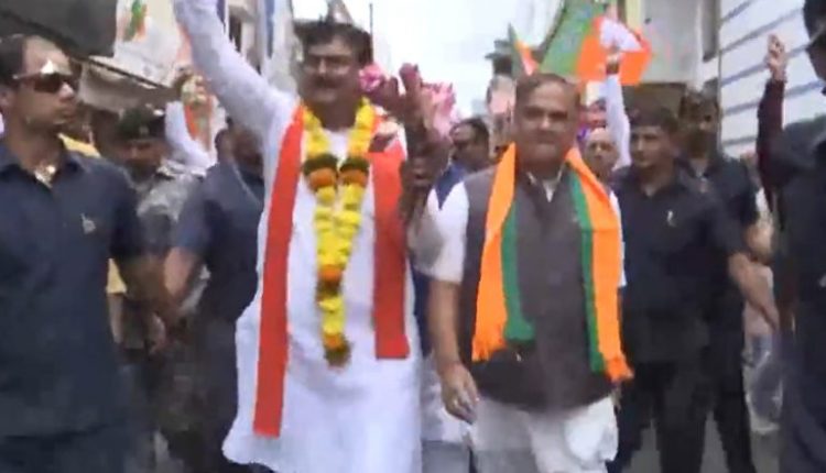 Madhya Pradesh Assembly Elections 2023: Assam CM Himanta Biswa Sarma Takes Part in Jan Ashirwad Yatra in Harda (Watch Video)