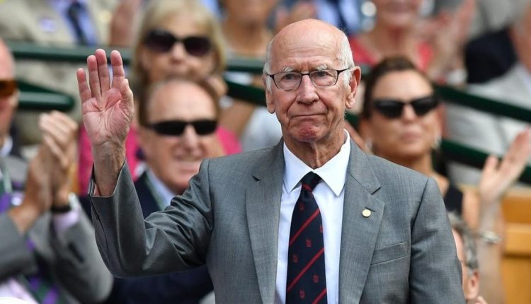 Bobby Charlton, England and Manchester United legend, dies at 86 | Football News