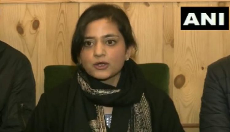 Administration Almost ‘Manhandled’ Mehbooba Mufti, Didn’t Allow Her To Hold Peaceful Protest for Palestine, Says Daughter Iltija Mufti (Watch Video)