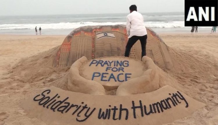 'Praying for Peace': Sudarsan Pattnaik Creates Sand Art Depicting Hamas Attacks on Israel at Puri Beach, Expresses Solidarity With Humanity (See Pic and Video)