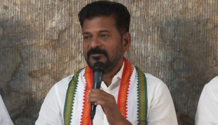Telangana Assembly Election 2023: Congress State President Revanth Reddy Calls for Protest Against BRS’ Rythu Bandhu Scheme