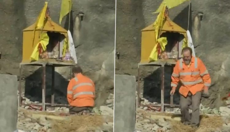 Uttarakhand: Arnold Dix, International Tunnelling Expert, Offers Prayers at Temple of Local Deity After Successful Rescue Operation at Silkyara Tunnel (Watch Video)