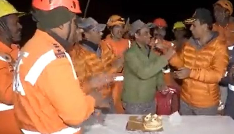 Uttarakhand Tunnel Rescue Operation: Successful Silkyara Tunnel Operation Celebrated With Joy and Cake by NDRF Personnel (Watch Video)