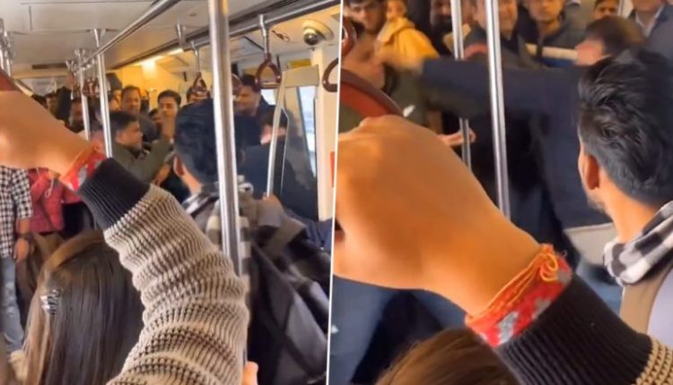 Delhi Metro Fight Video: Two Passengers Get Into ‘Boxing Match’, Exchange WWE-Style Punches; Viral Clip Surfaces