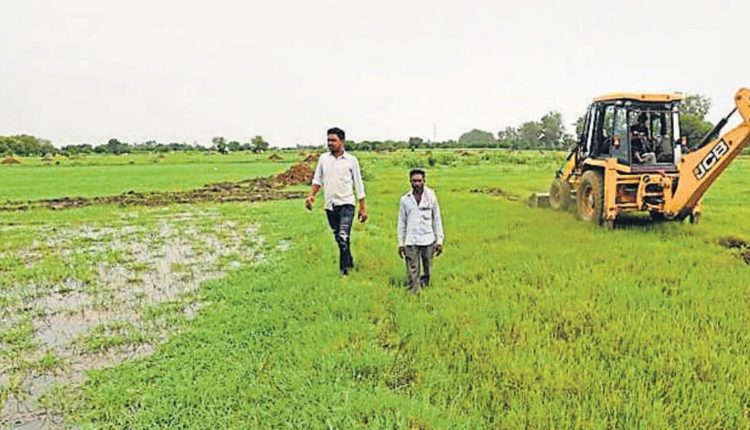 Devanahalli land acquisition row: Karnataka ministers hold meeting with farmers | Bengaluru