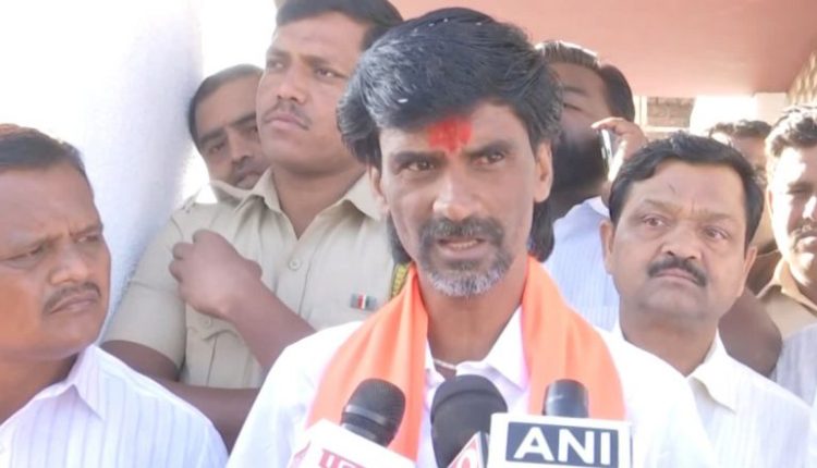 Manoj Jarange Patil Padayatra: Maratha Reservation Activist Begins March From Pune's Ranjangaon, Says 'We Will Continue To March Toward Mumbai' (Watch Video)