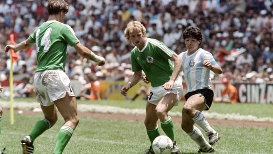 Argentina's Diego Maradona (R) fights for the ball with German Andreas Brehme (C) and his teammate Thomas Berthold during the final match of the 1986 Football World Cup Federal Republic of Germany vs. Argentina on June 29, 1986 at Mexico City. Andreas Brehme, who scored from the penalty spot to seal victory for West Germany against Argentina in the 1990 World Cup final, died overnight into February 20, 2024 at the age of 63, his former club Bayern Munich said. (Photo by AFP)(AFP)