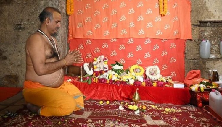 Gyanvapi Mosque Case: Puja Performed Inside Mosque Complex; Muslim Side Challenges Order in Allahabad High Court (Watch Video)