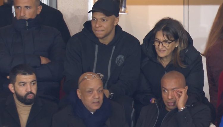 Mbappe's response to half-time substitution goes viral amid Real Madrid rumours | Football News