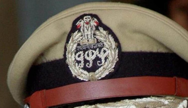 MP govt transfers 100 IPS, IAS officers in huge bureaucratic reshuffle