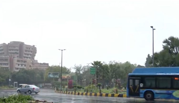 Delhi Weather Update: Rain Lashes National Capital, Pollution Levels Improve (Watch Video)