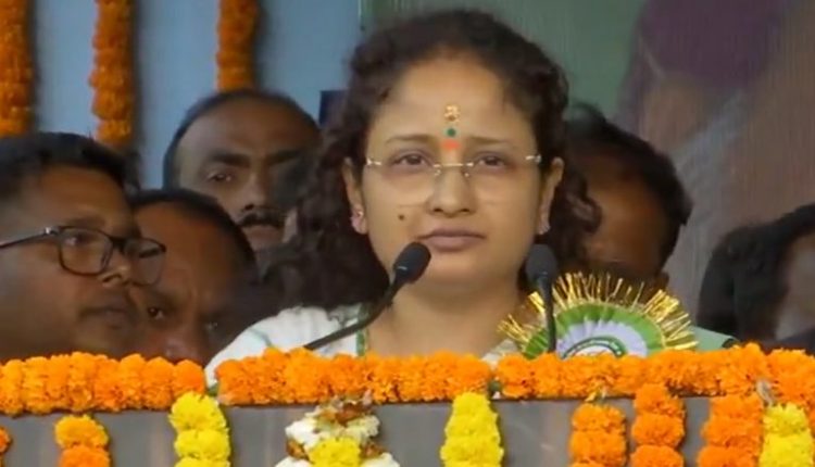 Jharkhand: Kalpana Soren Gets Emotional Speaking About Husband Former CM Hemant Soren in Ranchi (Watch Videos)