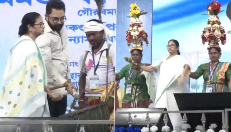 Mamata Banerjee Plays Dhol Video: West Bengal CM Tries Her Hands on Dhol, Performs Traditional Dance During an Event in East Medinipur; Heartwarming Clip Surfaces