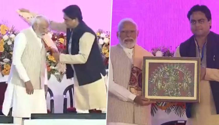 PM Modi in West Bengal: Prime Minister Narendra Modi Lays Foundation Stone of Multiple Projects Worth Rs 15,000 Crores in Krishnanagar (Watch Video)
