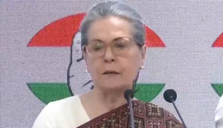 Sonia Gandhi Accuses PM Narendra Modi of Financial Assault on Congress, Says ‘Systematic Effort To Cripple Party Finances Underway by Prime Minister’ (Watch Video)